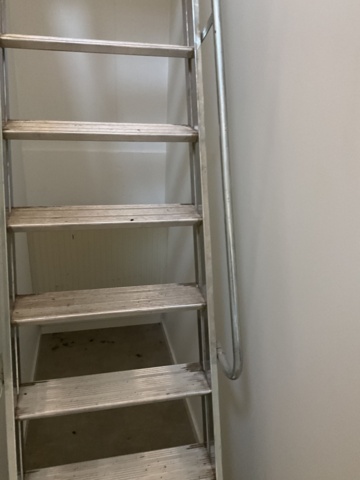 1198104-7 Trappstege med räcke