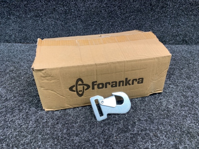 1317862-1 About 80 carabiners 45mm 2300kg