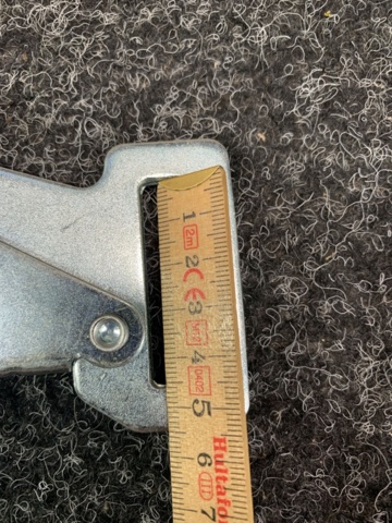 1317862-4 About 80 carabiners 45mm 2300kg