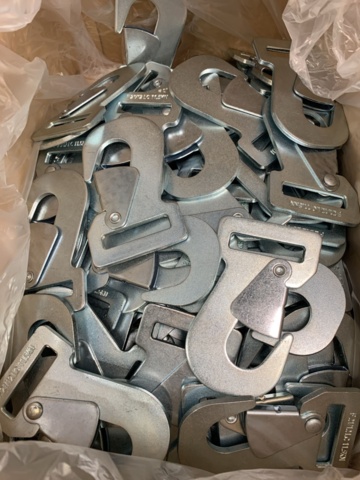 1317862-5 About 80 carabiners 45mm 2300kg
