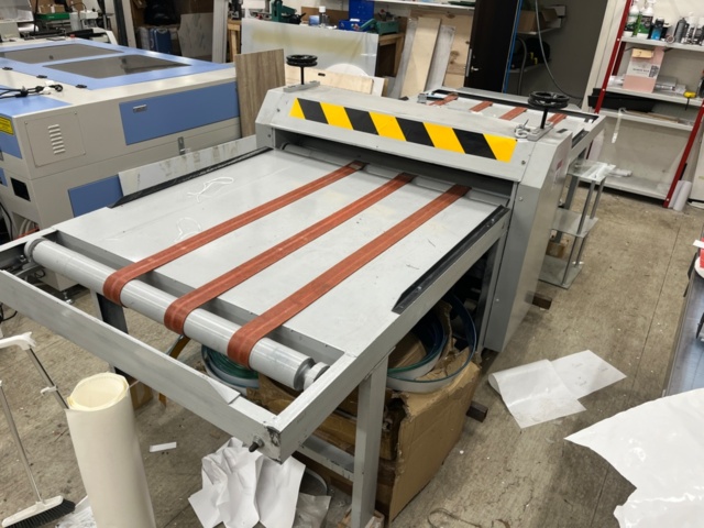 1318635-6 Punching machine Platform Die Cutter Zhenhua 1200 with punching tools