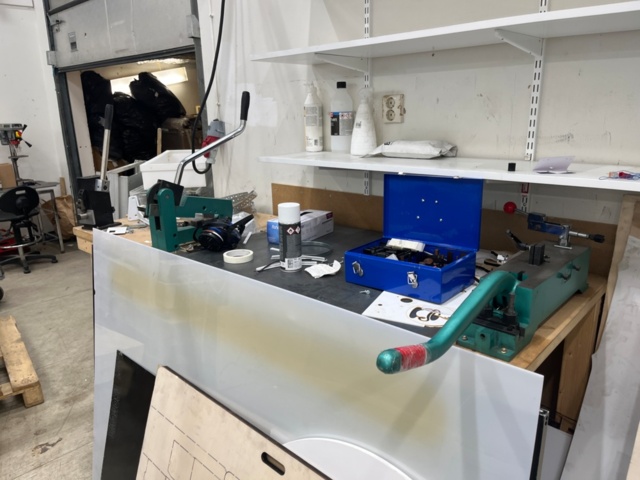 1318635-7 Punching machine Platform Die Cutter Zhenhua 1200 with punching tools