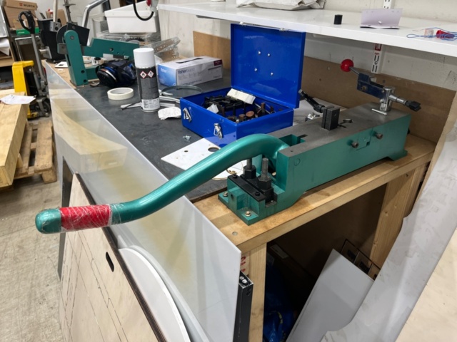 1318635-8 Punching machine Platform Die Cutter Zhenhua 1200 with punching tools