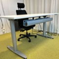 1314867-3 Höj & sänkbart Skrivbord, Kinnarps OBS! endast bord, stol ingår ej