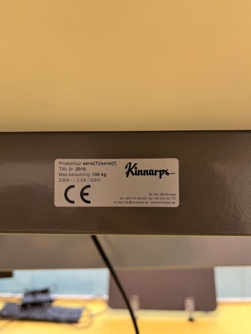 1314867-5 Höj & sänkbart Skrivbord, Kinnarps OBS! endast bord, stol ingår ej