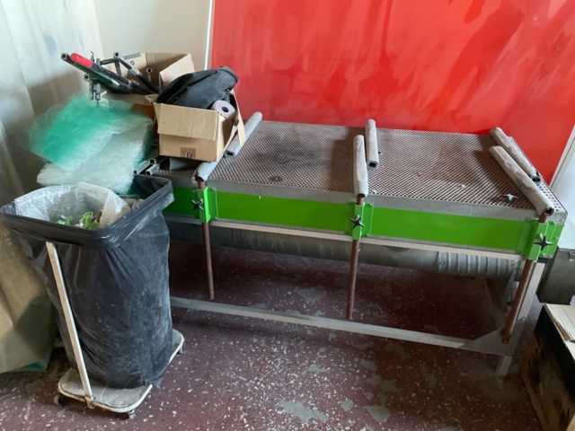 1321947-3 Lackställ, slipbord, fläkt, plåtskåp, rullvagn med mera