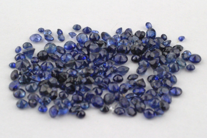 1322715-3 Parti fasettslipade blå Safirer ca 36,90 ctv