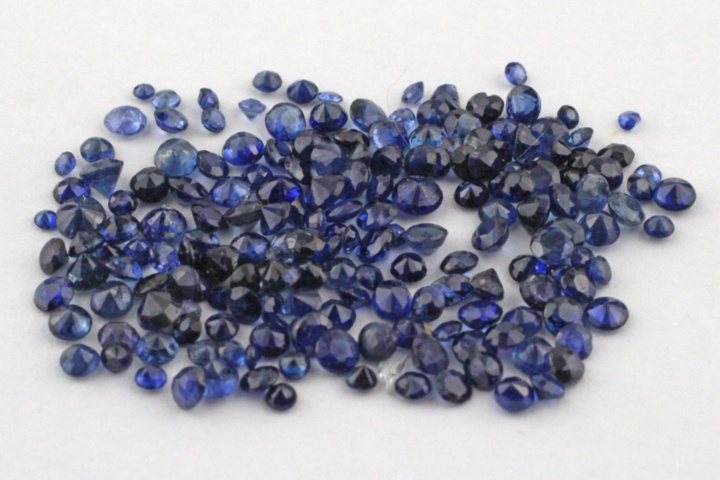 1322715-4 Parti fasettslipade blå Safirer ca 36,90 ctv