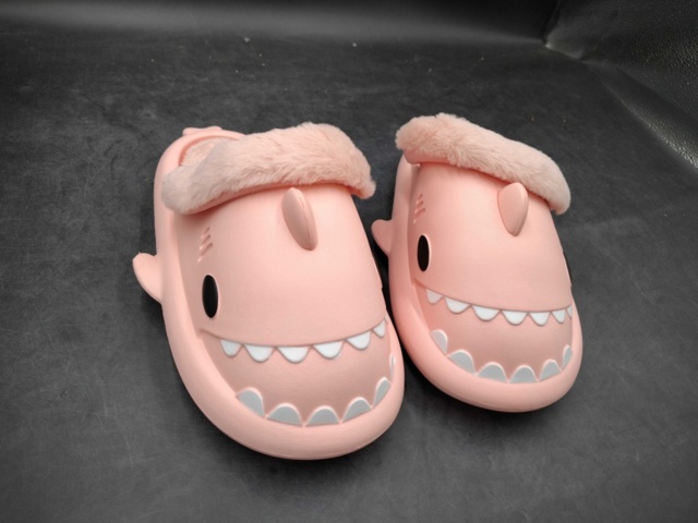 1322793-2 3 pairs of lined shark slippers, pink, size: 40-41 - Shipping included