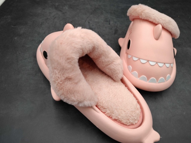 1322793-3 3 pairs of lined shark slippers, pink, size: 40-41 - Shipping included