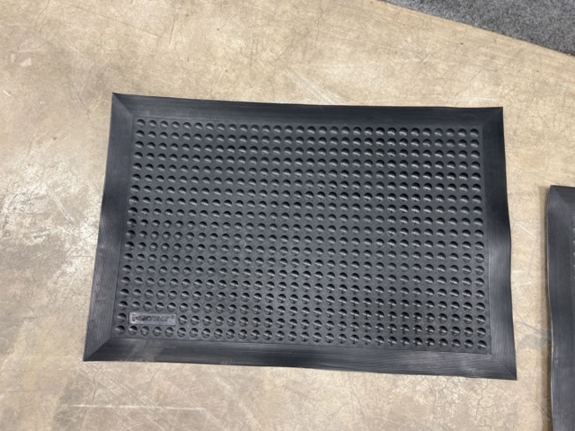 1322915-3 3 antistatic mats SOLO 900x600 mm