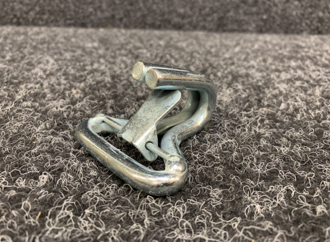 1323576-1 Approximately 60 double hooks 45mm with latch