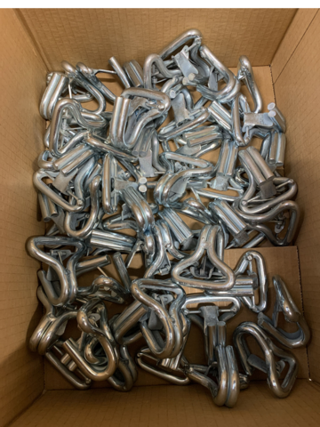 1323576-5 Approximately 60 double hooks 45mm with latch