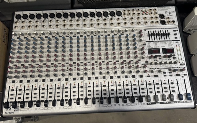 1278309-1 Behringer SL2442FX-Pro Eurodesk Mixer m. Case 1st