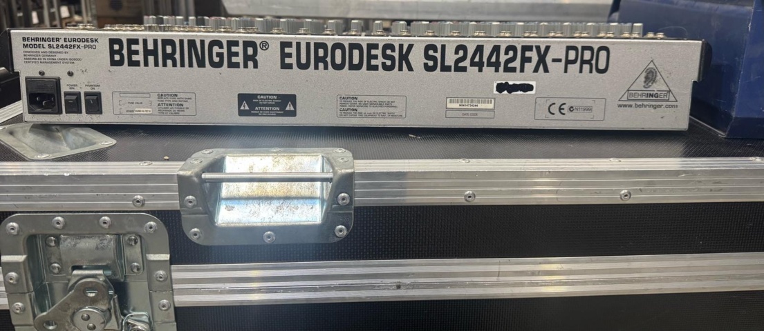 1278309-2 Behringer SL2442FX-Pro Eurodesk Mixer m. Case 1st