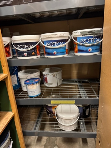 1316309-10 Lager med överbliven färg från måleriföretag