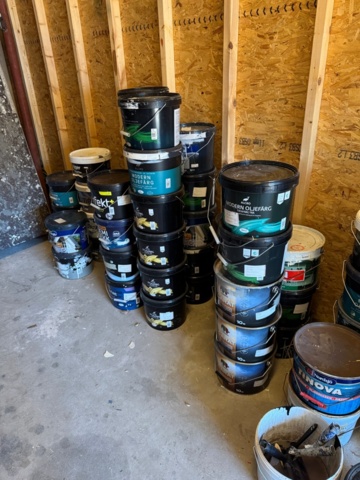 1316309-8 Lager med överbliven färg från måleriföretag