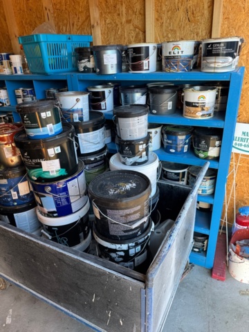 1316309-9 Lager med överbliven färg från måleriföretag