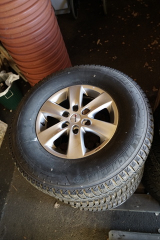 1323943-2 4pcs Studded tires on aluminum rims – Fits Mitsubishi L200 (2008)