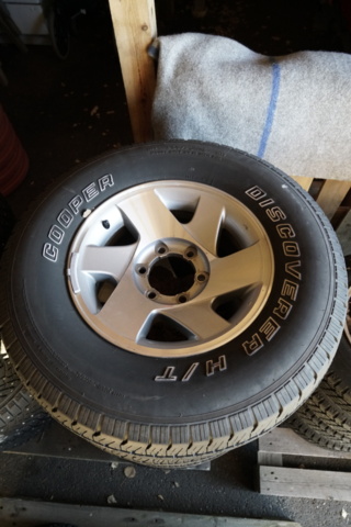 1323944-2 4 All-season tires on aluminum rims – Fits Mitsubishi L200 (2000)