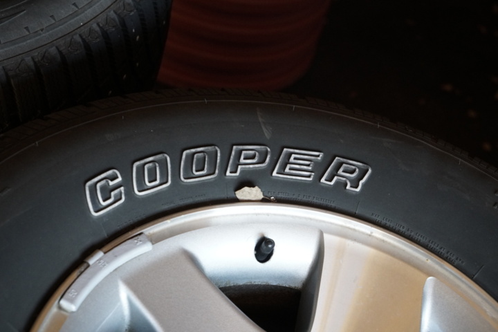 1323944-3 4 All-season tires on aluminum rims – Fits Mitsubishi L200 (2000)