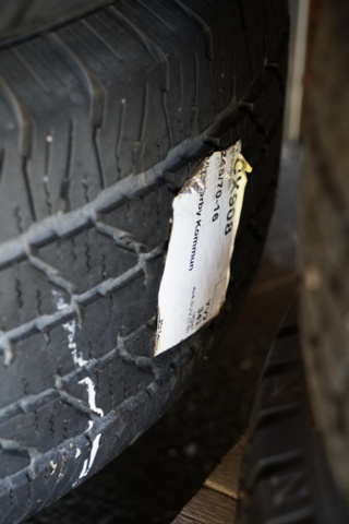 1323944-7 4 All-season tires on aluminum rims – Fits Mitsubishi L200 (2000)