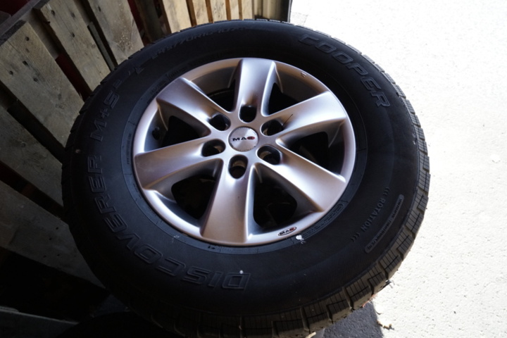 1323945-3 4pcs Studded tires on aluminum rims – Fits Mitsubishi L200 (2008)