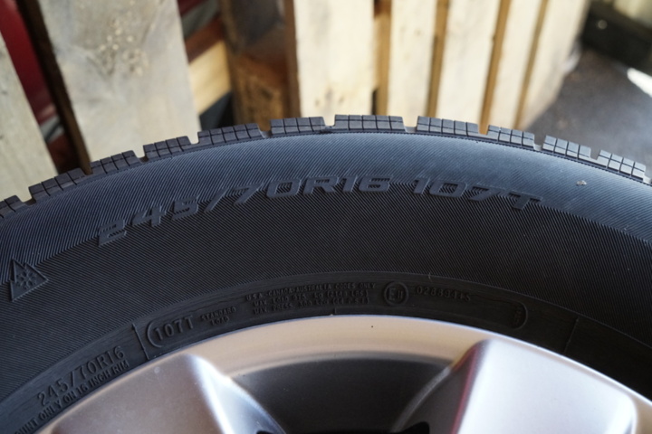 1323945-4 4pcs Studded tires on aluminum rims – Fits Mitsubishi L200 (2008)