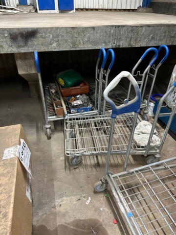 1197229-2 5 st transportvagnar och skåp