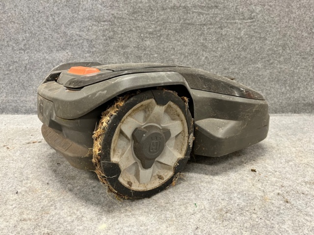 1323995-4 Robotic lawnmower with charging station - Husqvarna AutoMower 310 Mark II