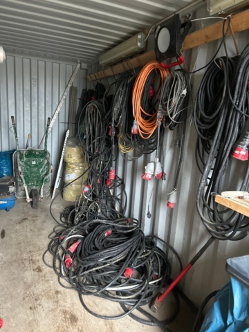 1225924-6 Container 20 fot med kablage och byggutrustning -2015