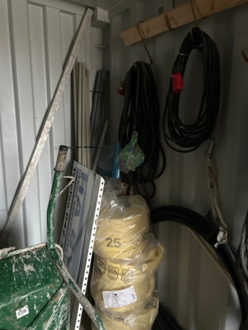 1225924-7 Container 20 fot med kablage och byggutrustning -2015