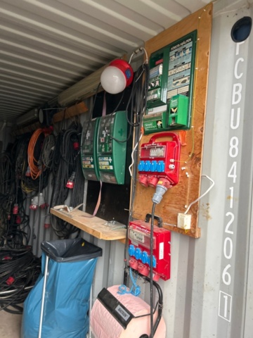 1225924-13 Container 20 fot med kablage och byggutrustning -2015