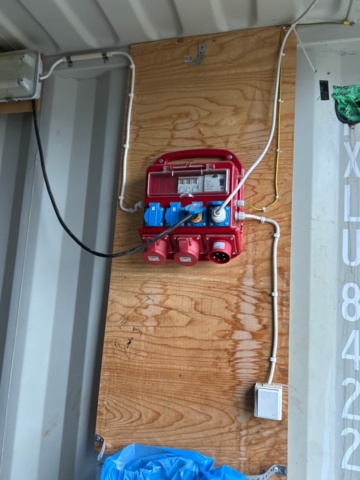 1225925-7 Container 20 fot med innehåll -2015