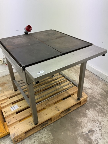 1198165-2 Stove with 4 burners