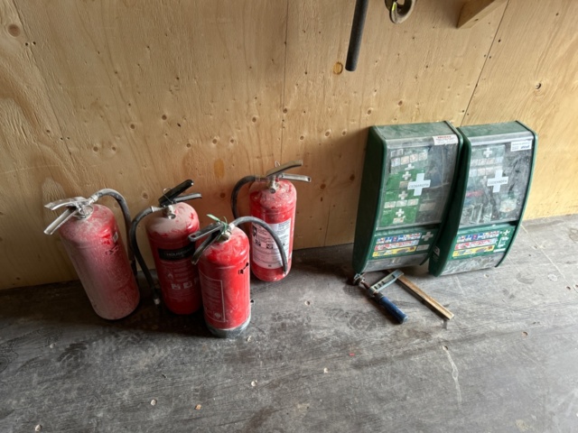 1225926-13 Container 20 fot med innehåll -2019