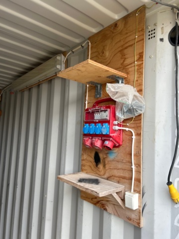 1225927-8 Container 20 fot med innehåll -2015