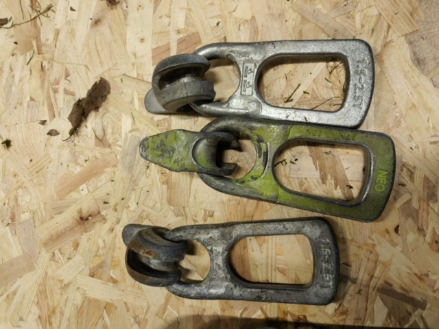 1289171-2 Lifting yoke for concrete blocks