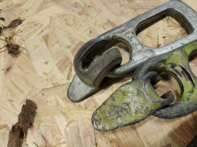 1289171-3 Lifting yoke for concrete blocks