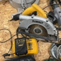 1198179-5 Pallet with various hand tools DEWALT
