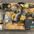 1198179-8 Pallet with various hand tools DEWALT