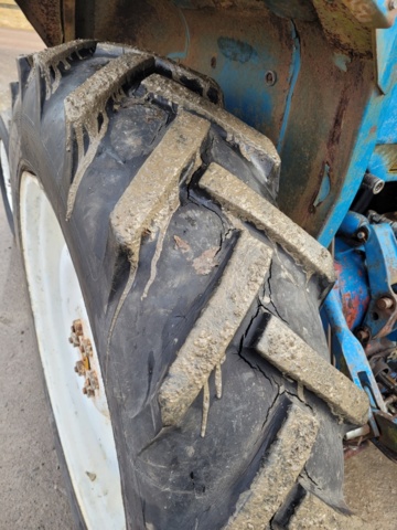 1326149-14 Tractor Ford 4100 -1979