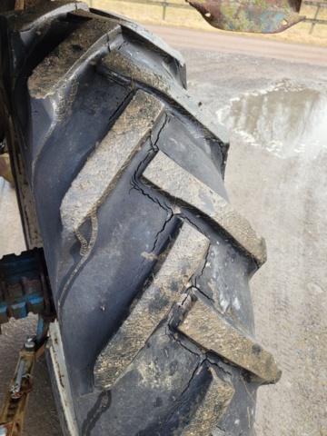 1326149-15 Tractor Ford 4100 -1979