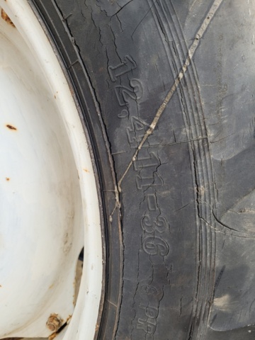 1326149-16 Tractor Ford 4100 -1979