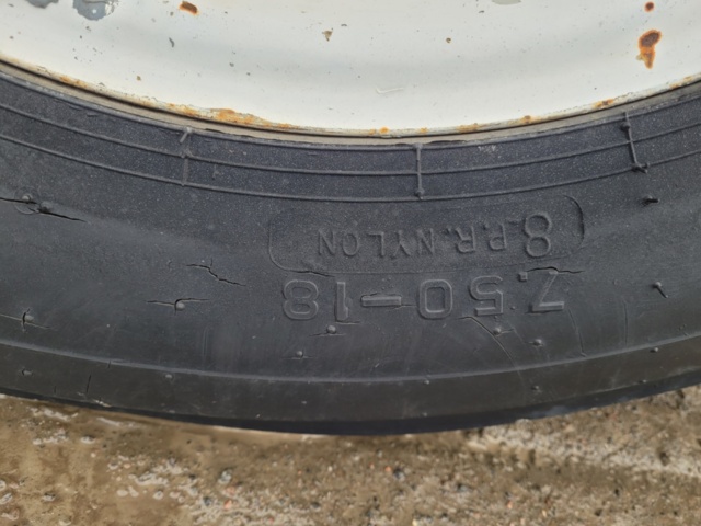 1326149-18 Tractor Ford 4100 -1979