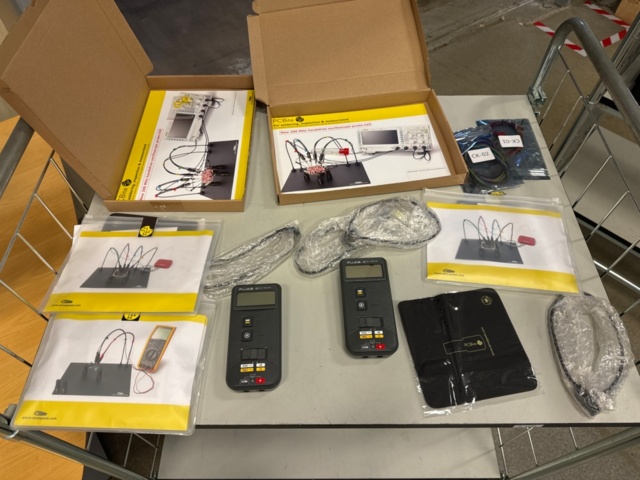 1324688-1 Fluke 10 Multimeter and more