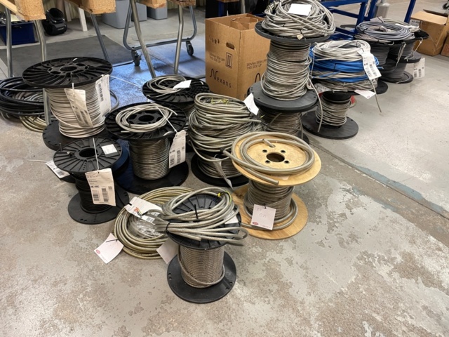 1316380-1 Cable drums 20's with mixed cable
