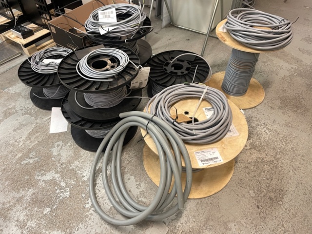 1316380-2 Cable drums 20's with mixed cable
