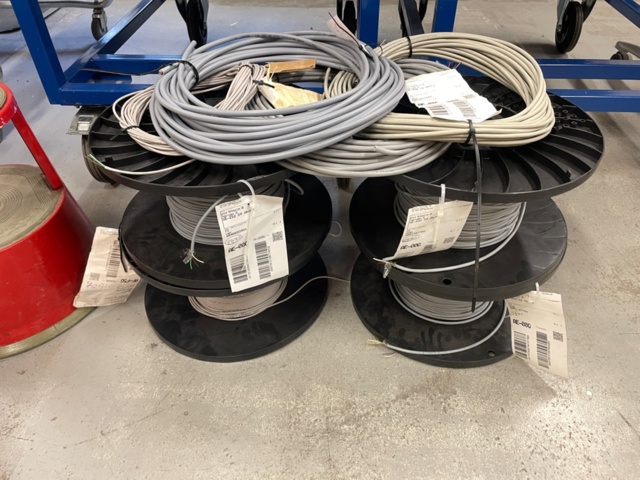 1316380-4 Cable drums 20's with mixed cable