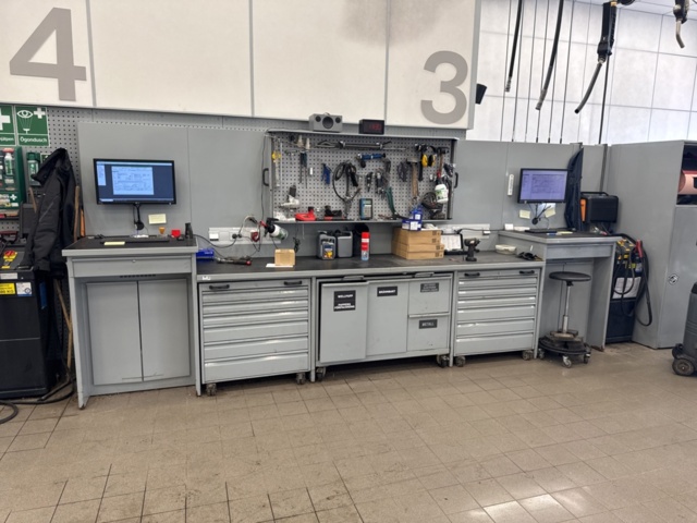 1320937-2 Verkstadsinredning' förvaringssystem i stål - Lådskåp, väggskåp och verktygsvagnar